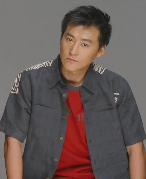 劉小峰演員，小巷星光與隱藏小店的探索之旅