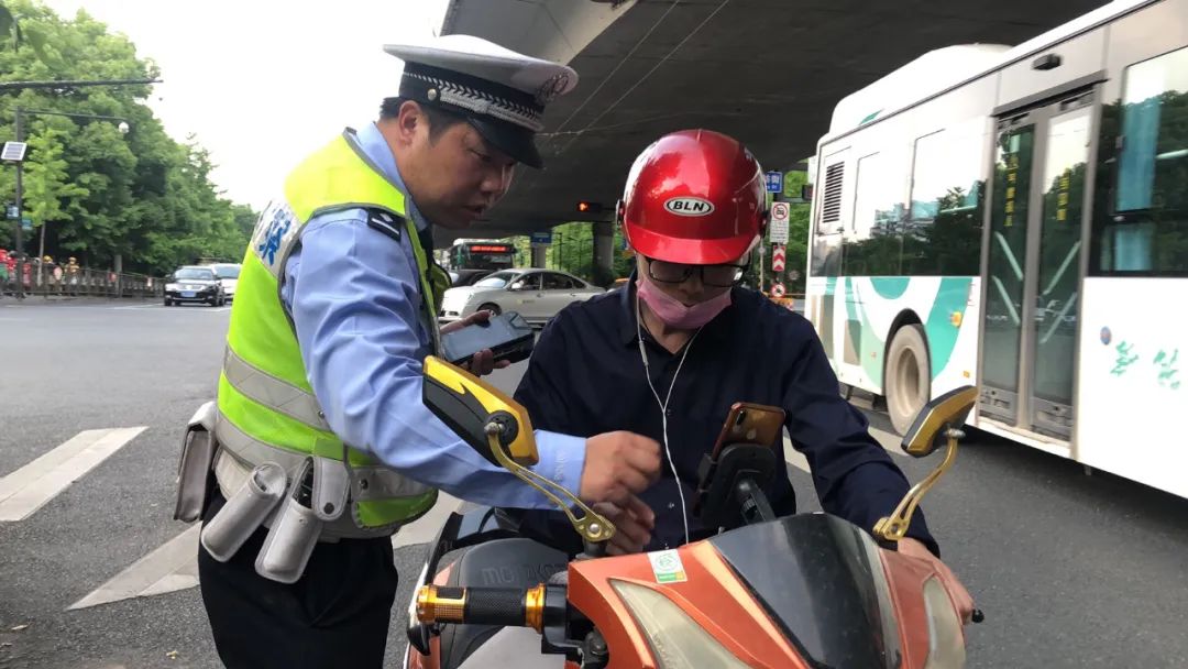 杭州交警最新動態(tài)，探討與觀點(diǎn)分析